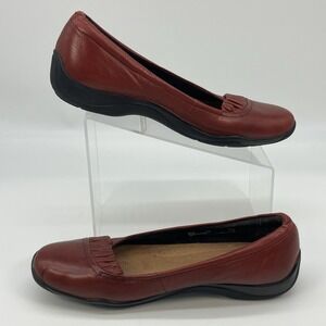 Clarks Artisan Leather Comfort Flats Sz 10 M Ruched Detail Burgundy Red Slip On